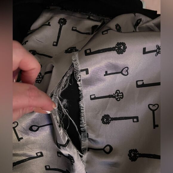 Elegant Black Women's Coat LUII L lined Heavy Hang, Flattering! - Picture 11 of 11